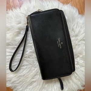 Kate Spade Large carryall wristlet - black